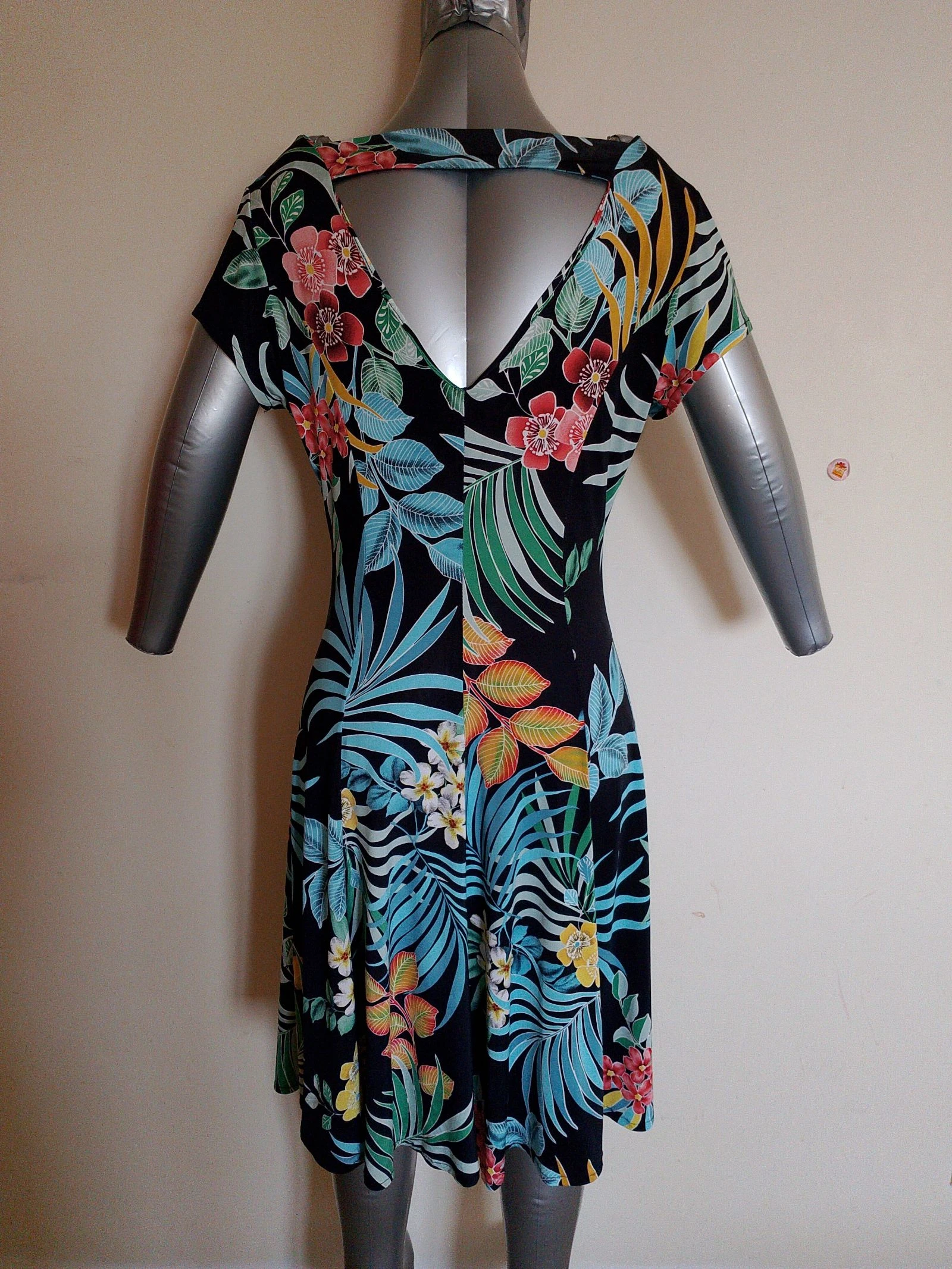 Robe fleurie style tropical colorée - Taille 4